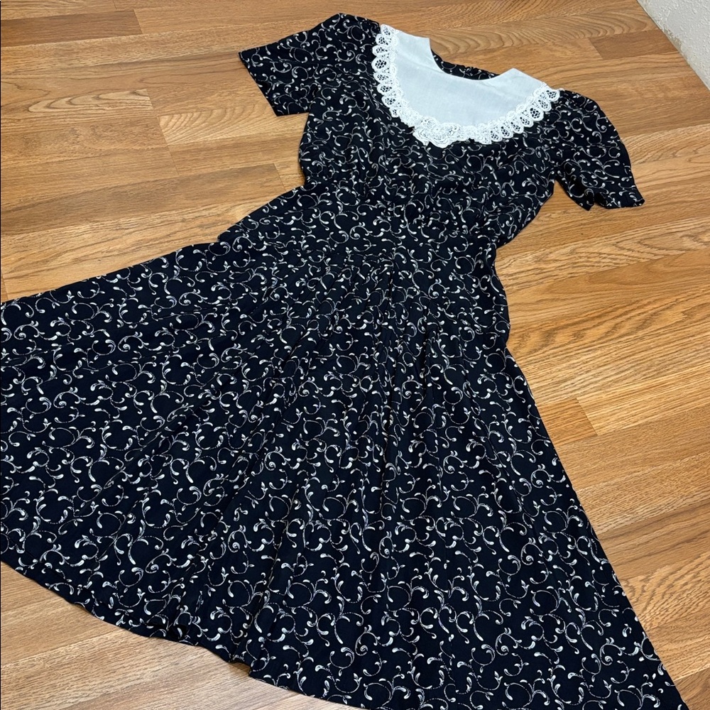 Vintage 1990’s Per Se’ of California elegant navy and white floral dress. Size 4